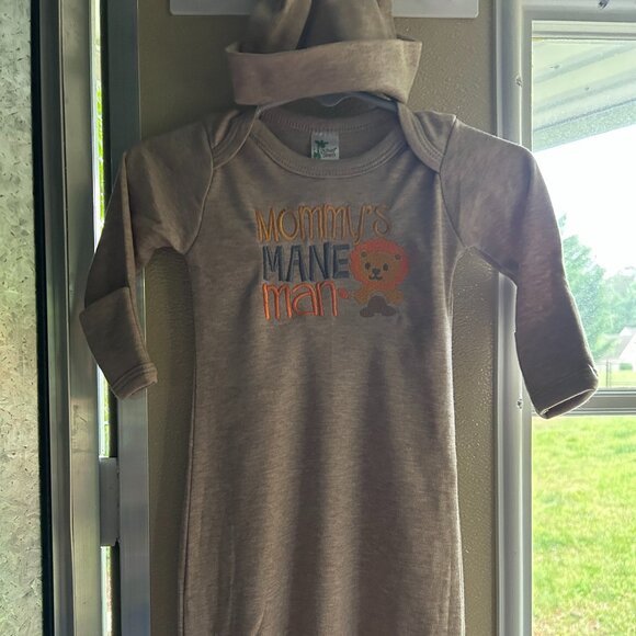 Newborn baby boy gown with embroidery and beanie. Size 0-3 month - Picture 1 of 4